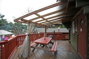 BBQ/picnic area - Fairy Tale Hut Pension (Hoengseong)