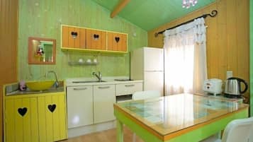Room (Snow White) | Private kitchenette