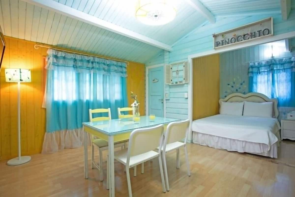 Zimmer (Pinocchio) | Essbereich im Zimmer