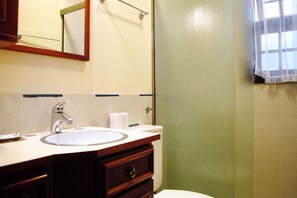 Basic-Apartment, 1 Schlafzimmer, Mikrowelle | Badezimmer