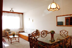 Basic-Apartment, 1 Schlafzimmer, Mikrowelle | Wohnbereich