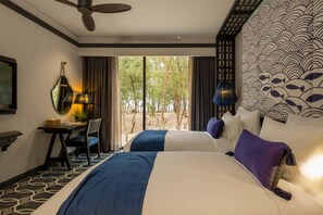 Deluxe Room, Sea View | Minibar, in-room safe, desk, blackout curtains - Sol An Bang Beach Resort & Spa (Da Nang)