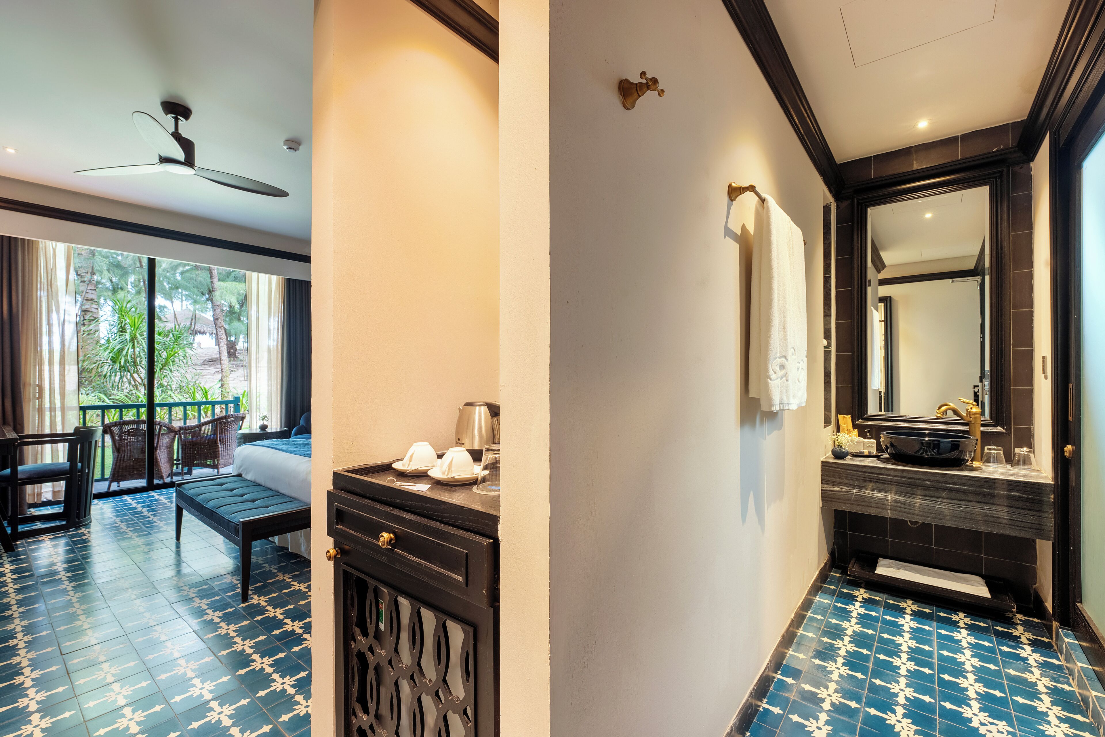 deluxe double or twin room, garden view | terrace/patio