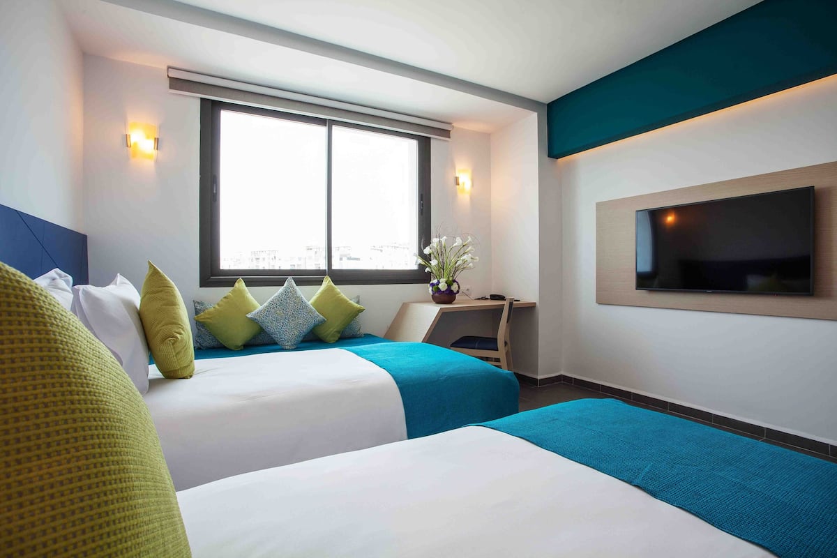 in-room safe, desk, laptop workspace, blackout curtains