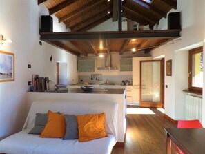 Maisonette, 2 Schlafzimmer | Wohnzimmer | Flachbildfernseher, Kamin