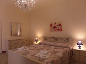 Apartment, 2 Bedrooms | 1 bedroom, in-room safe, desk, laptop workspace - Casa Gianna (Mergozzo)
