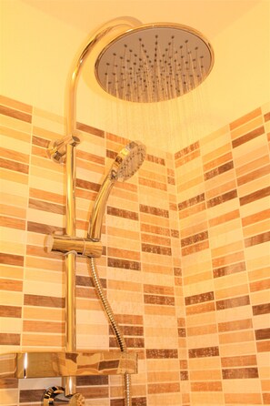Bathroom shower - Trarego Haus (Trarego Viggiona)