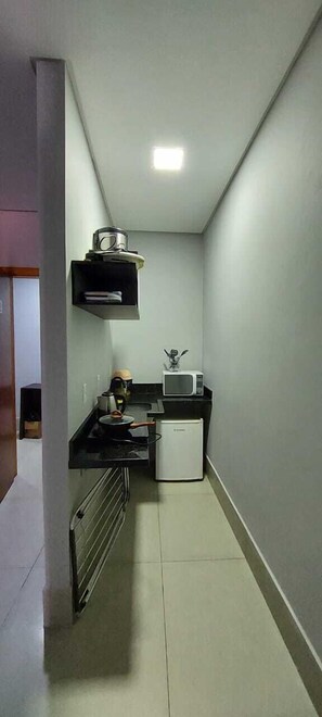 Micro-ondas, panela elétrica de arroz