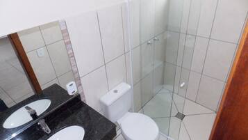 Chuveiro, papel higiênico