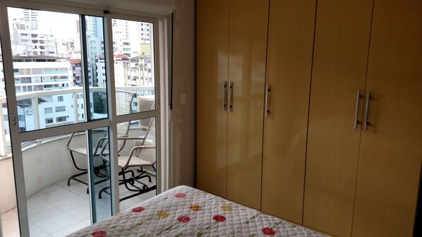 Apartamento, 2 quartos | Comodidades do quarto