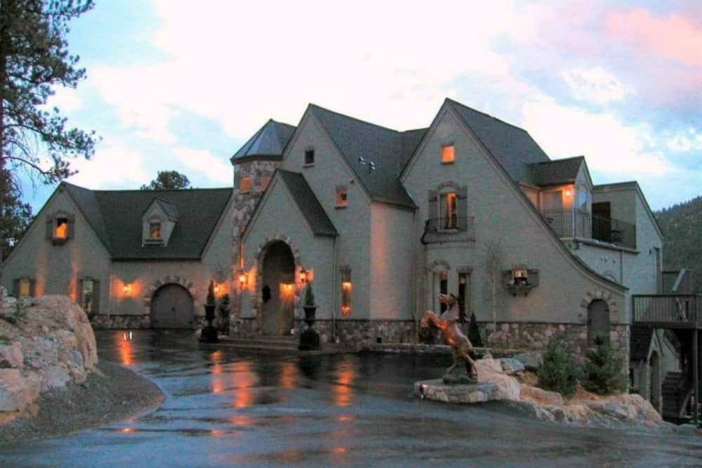 Arrowhead Manor Bed & Breakfast Inn & Event Center