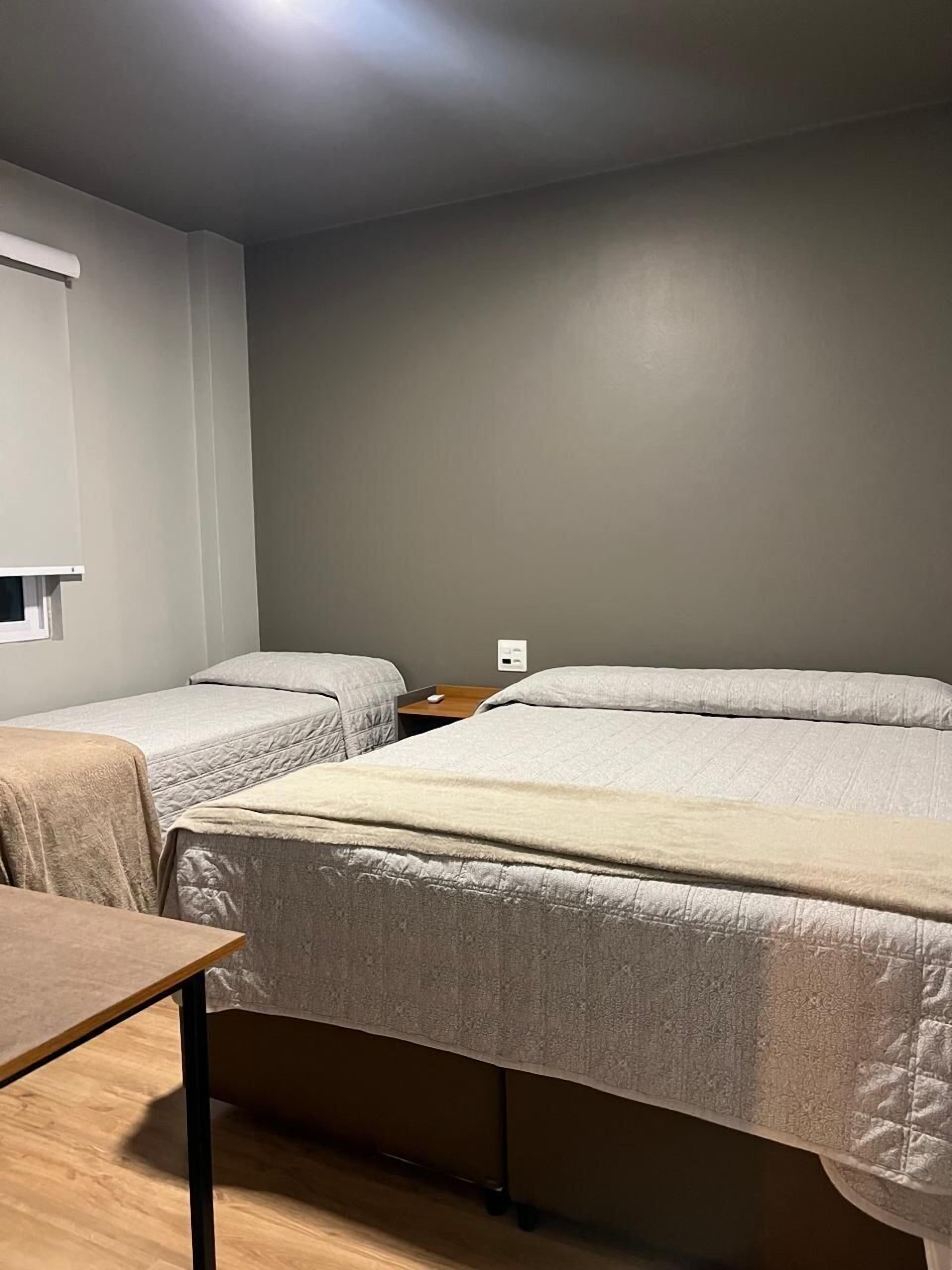 Căn hộ trung tâm thành phố | Bộ đồ giường cao cấp, bàn, bàn ủi/dụng cụ ủi quần áo 