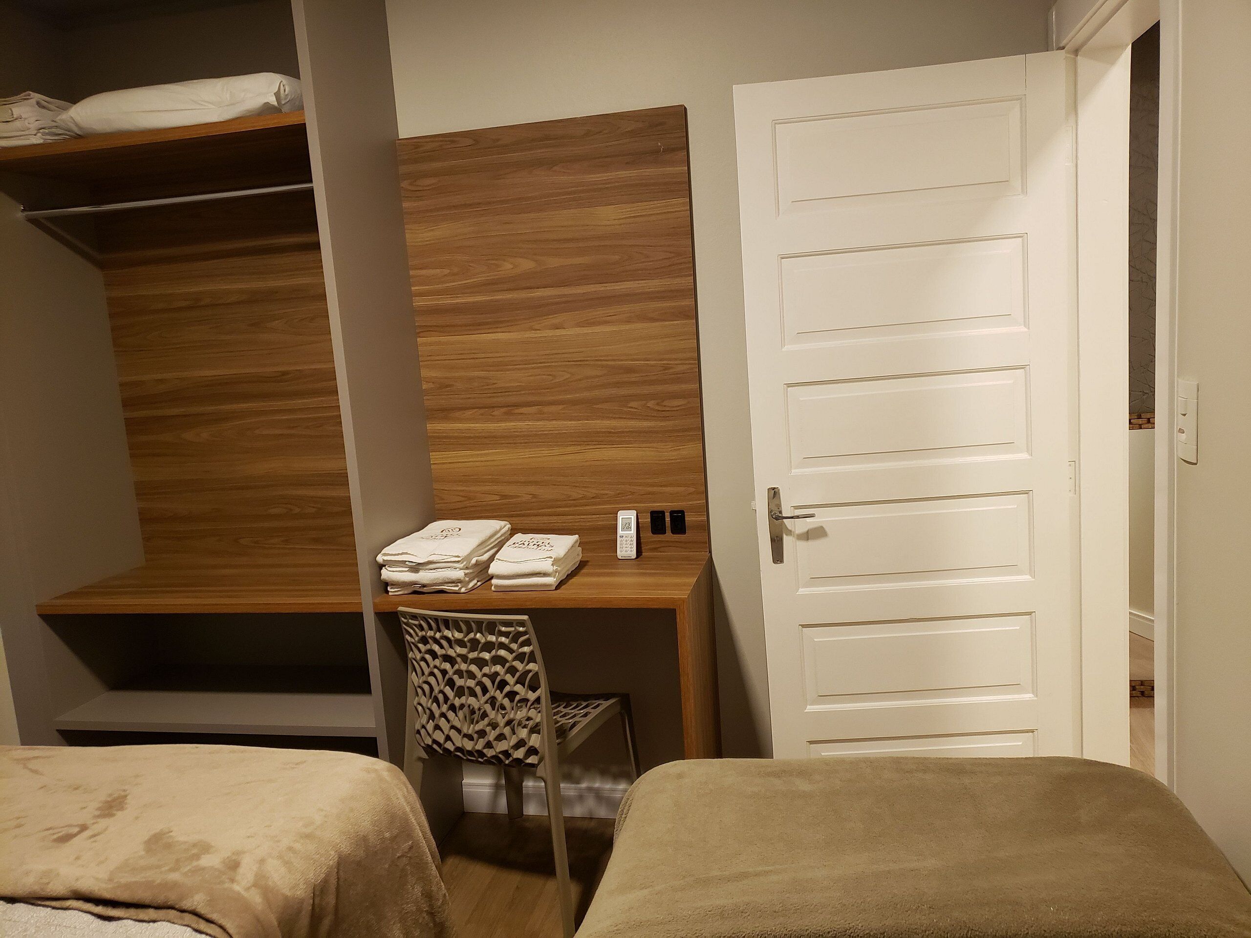 Căn hộ | Bộ đồ giường cao cấp, bàn, bàn ủi/dụng cụ ủi quần áo 