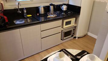 Leilighet | Sengetøy av topp kvalitet, skrivebord og strykejern/-brett