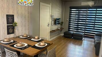 Basic Apartment | Dining