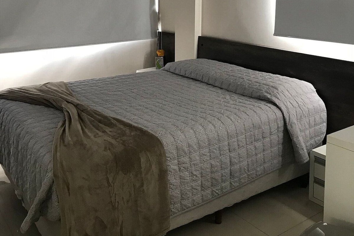Studio | 1 bedroom, premium bedding, desk, iron/ironing board