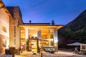 Pintu masuk hartanah