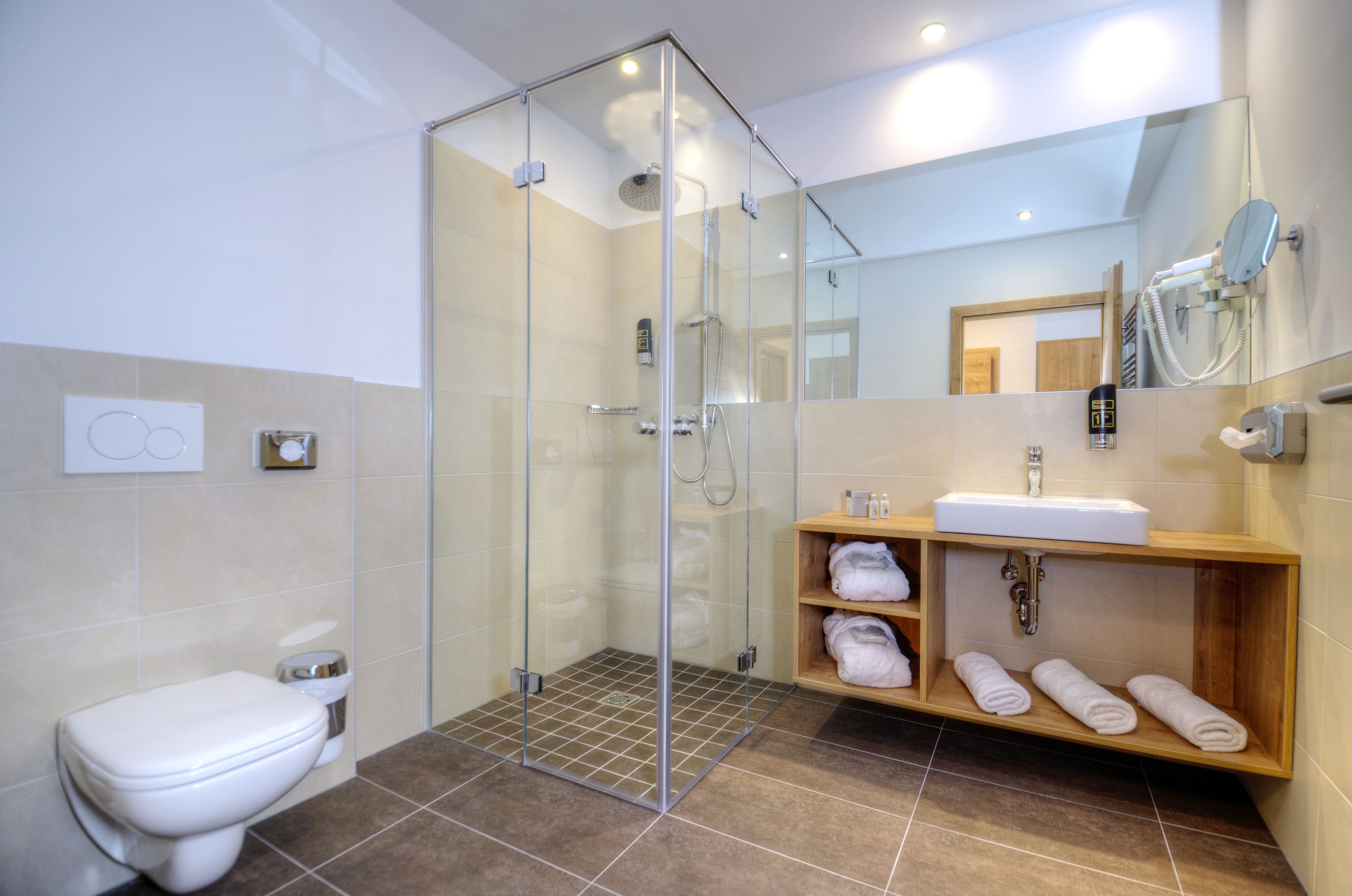Shower, free toiletries, hair dryer, bathrobes