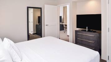 Meja kerja, setrika/meja setrika, dan tempat tidur bayi gratis