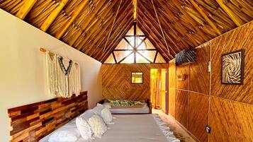 Villa Oasis Deluxe, Pool View | 1 dormitorio, ropa de cama de alta calidad, edredones de plumas