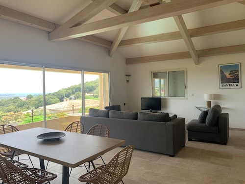 7 BEDROOM HOUSE WITH AMAZING SEA VIEW AND SWIMMING POOL