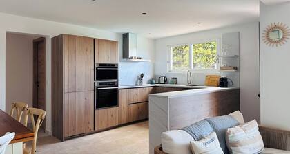 7 BEDROOM HOUSE WITH AMAZING SEA VIEW AND SWIMMING POOL