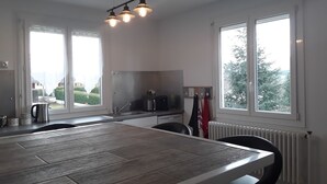 Kaffetrakter/tekoker, kjøleskap, mikrobølgeovn og ovn