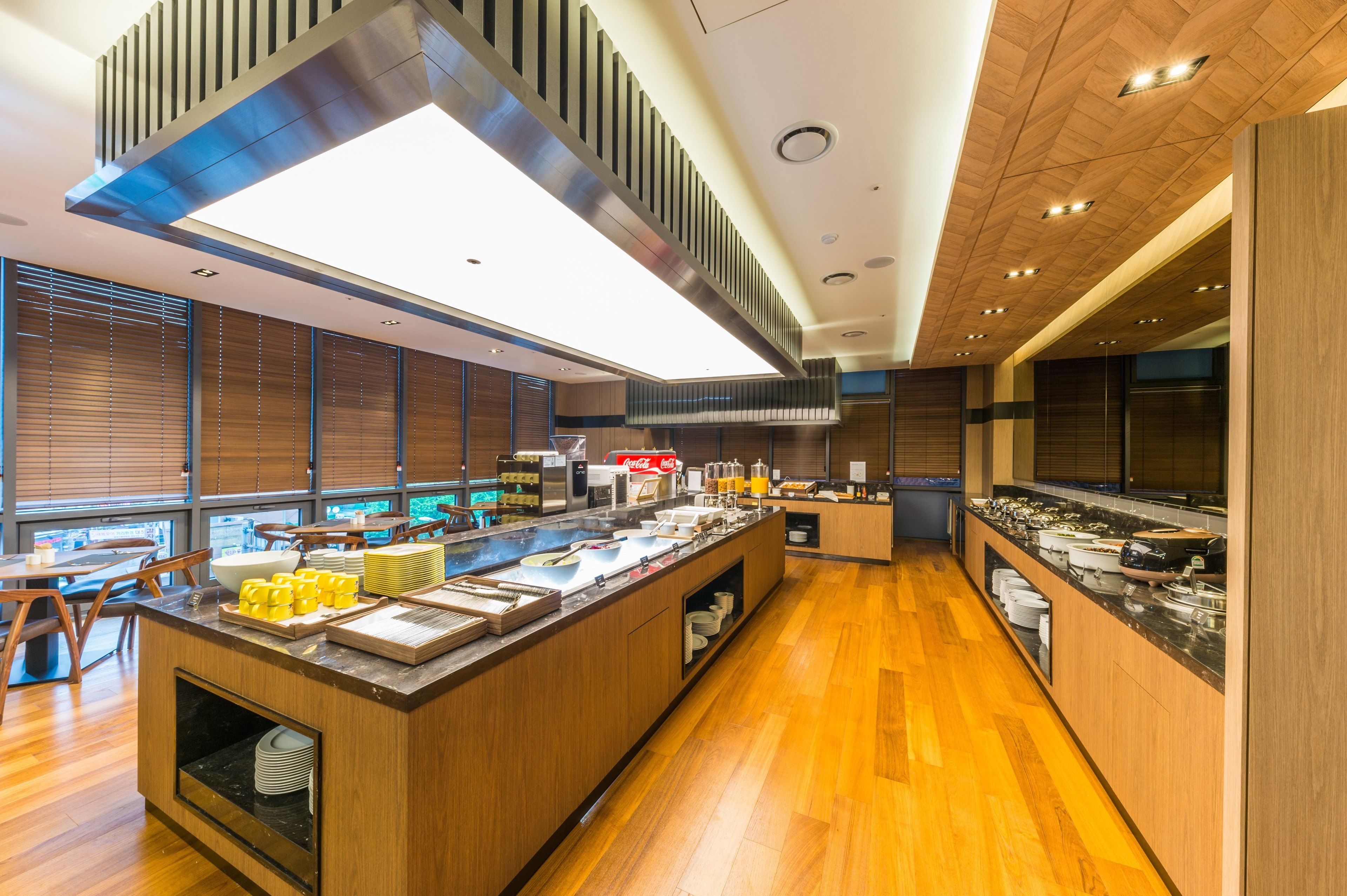 daily buffet breakfast (krw 18000 per person)