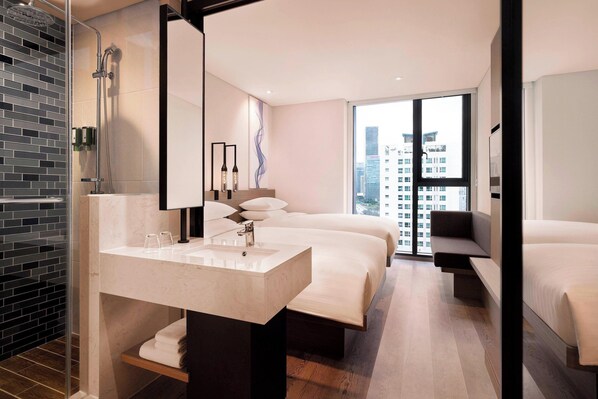 A modern hotel room with a large window, a shower, a bed, and a bedside table with a mirror. - Fairfield by Marriott Seoul (Seoul)