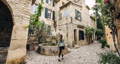 closdesaumelongue avec piscine privée chauffée