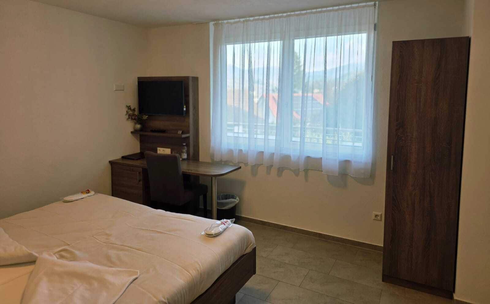 Zimmersafe, Schreibtisch, schallisolierte Zimmer, kostenloses WLAN