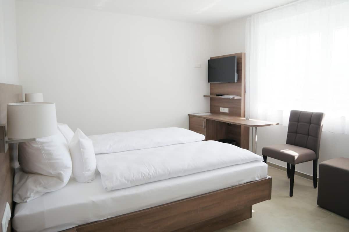 Chambre Double Standard, 1 lit double, non-fumeur, salle de bains privée