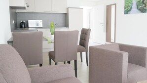 En 23-tommers Flatskjerm-TV med Parabol-TV samt TV