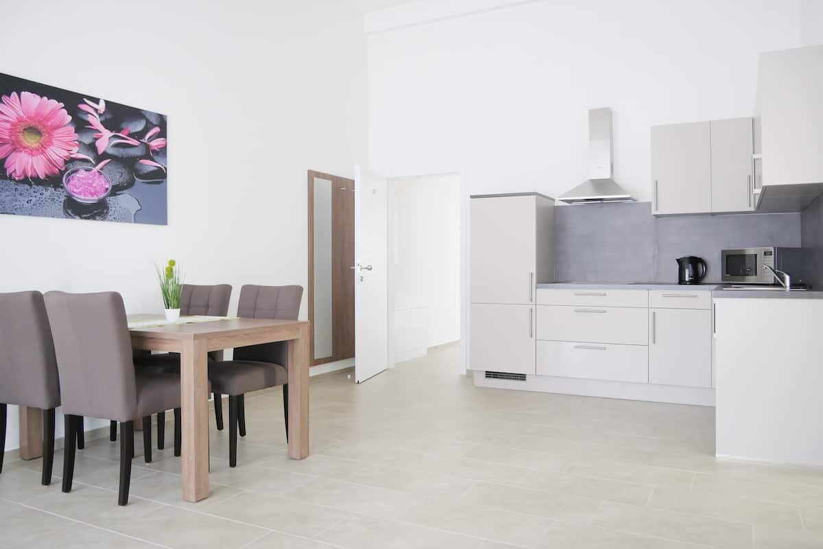 family apartment, 1 bedroom, non smoking, balcony | in-room dining