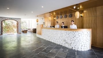Quầy tiếp tân