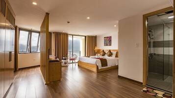 Premier Room, 1 Queen Bed, Balcony, Mountain View (Deluxe) | Minibar, in-room safe, desk, blackout curtains