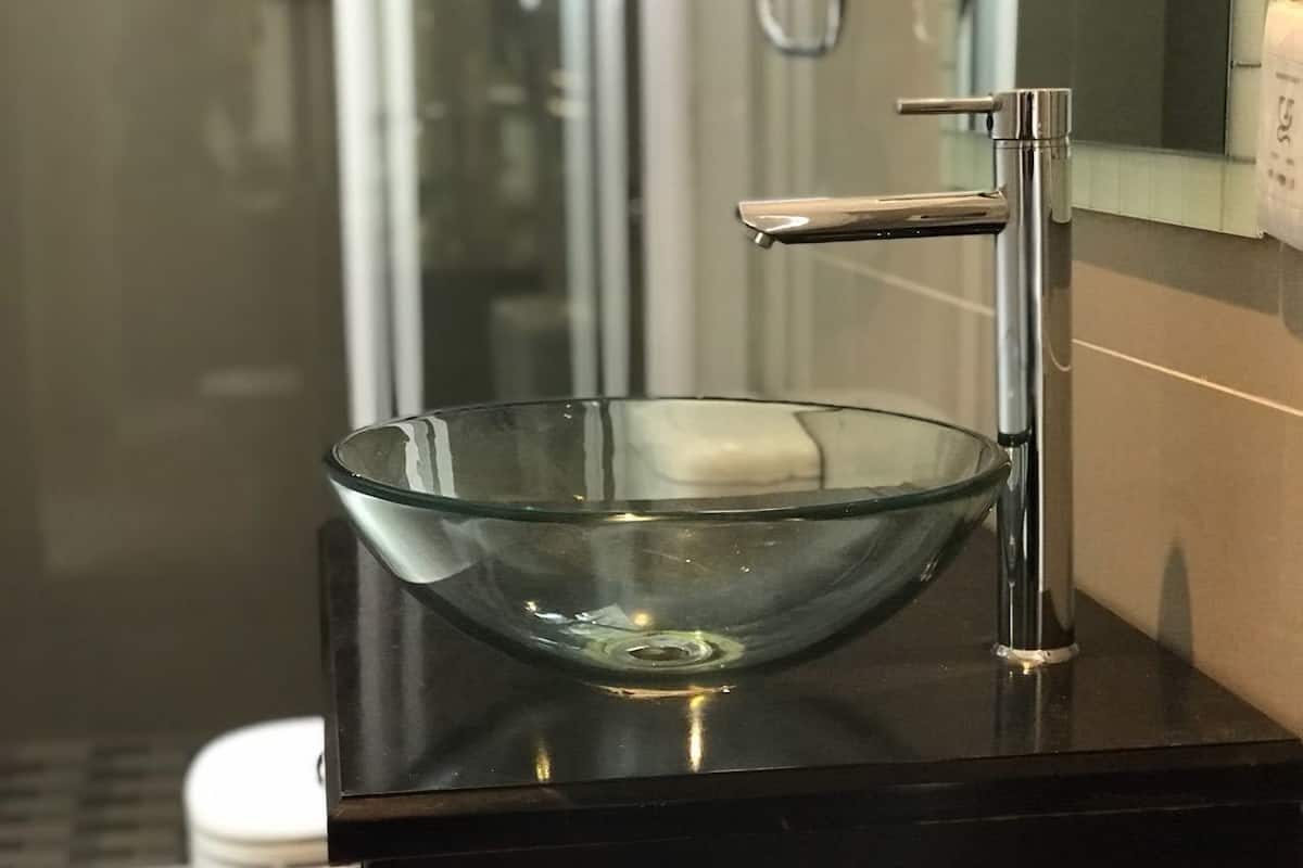 Ensemble douche/baignoire, baignoire relaxante profonde