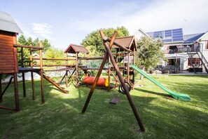 Área de juegos infantiles al aire libre