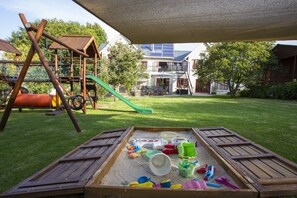 Children's play area - outdoor - The Browns' Luxury Guest Suites (Dullstroom)