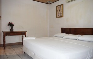 Desk, free WiFi, bed sheets - HOTEL EURO Nicaragua (Managua)