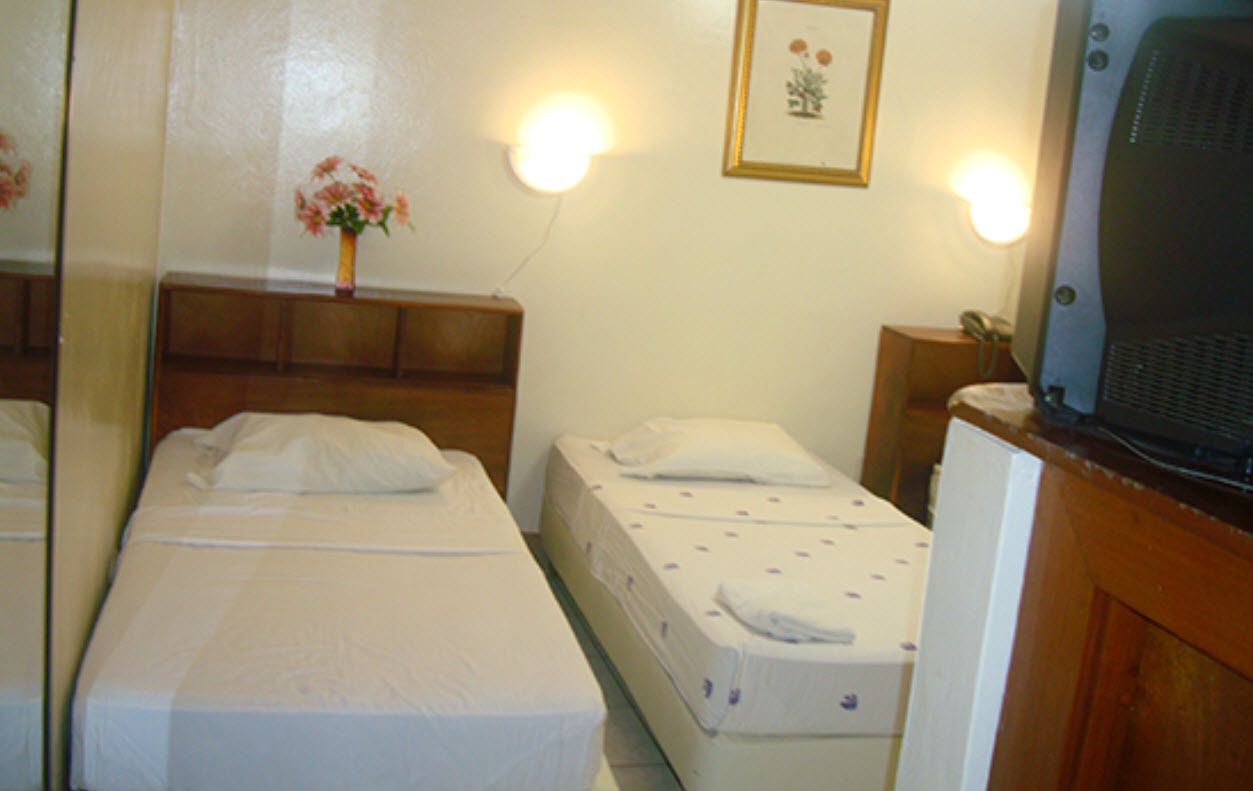 Classic Triple Room, Multiple Beds, Non Smoking | Desk, free WiFi, bed sheets