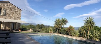 Belle bastide  avec vue panoramique piscine chauffée wifi interieur extérieur 