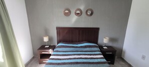 Talo, 2 makuuhuonetta | 1 makuuhuone, työpöytä, ilmainen Wi-Fi, vuodevaatteet