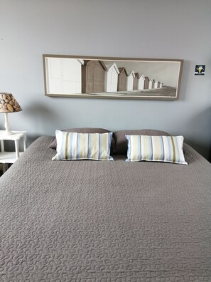 2 chambres, fer et planche à repasser, Wi-Fi gratuit, draps fournis