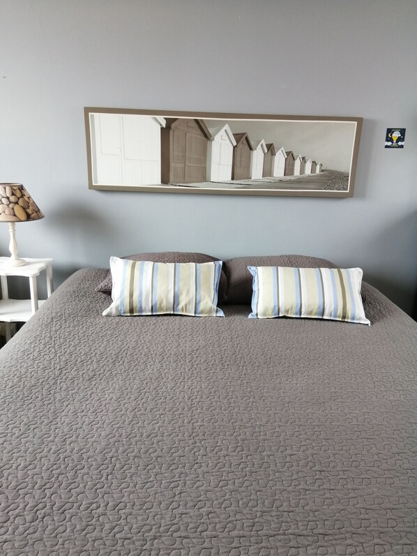 2 chambres, fer et planche à repasser, Wi-Fi gratuit, draps fournis