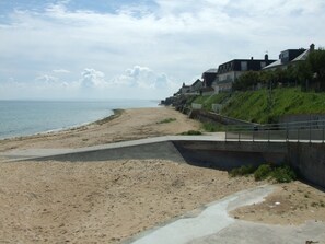Plage à proximité, chaises longues