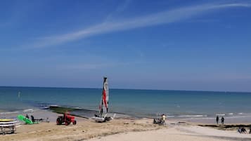 Plage à proximité, chaises longues