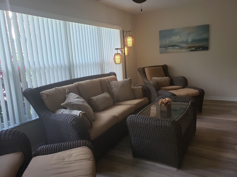 Walk To Lake Sumter Landing! Golf Cart Included! - The Villages, FL