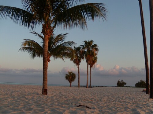 Sombrero Beach Home - Heated Pool, Kayaks, Private Road