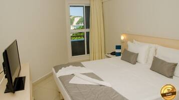 Quarto casal superluxo de uso individual, de frente para o oceano | Frigobar, cofres nos quartos, escrivaninha, cortinas blackout